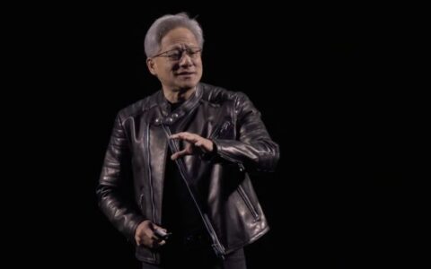 黄仁勋称重回二十岁会选物理学科