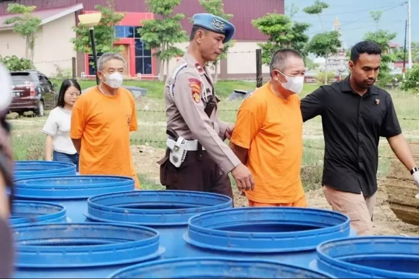 两名中国公民涉嫌参与非法采矿被捕