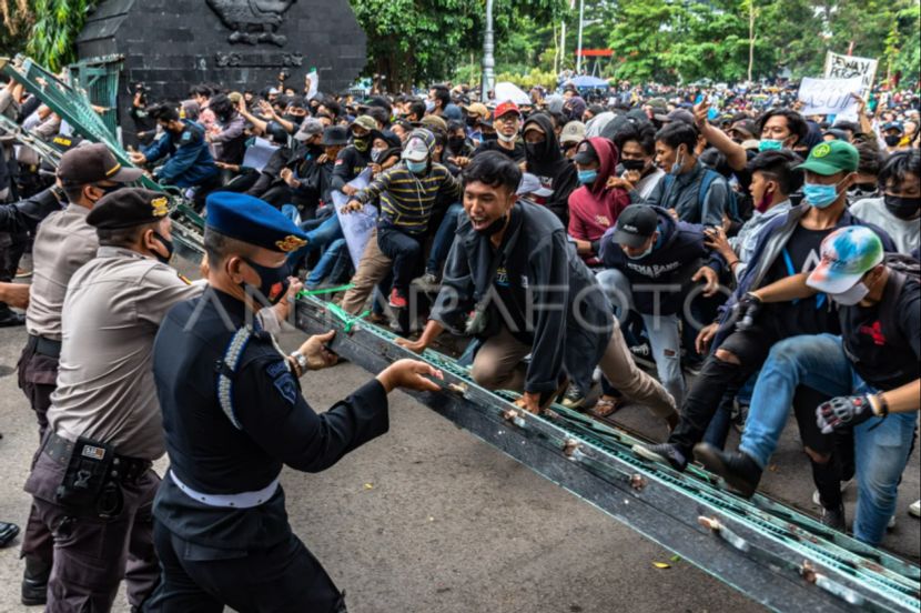 史无前例大罢工：印尼38省超7.5万人抗议外包制度