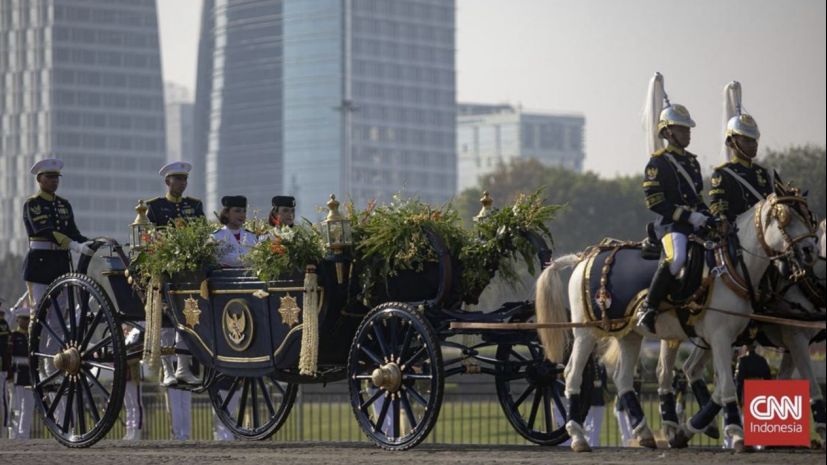 雅加达举行国旗及《独立宣言》巡游仪式
