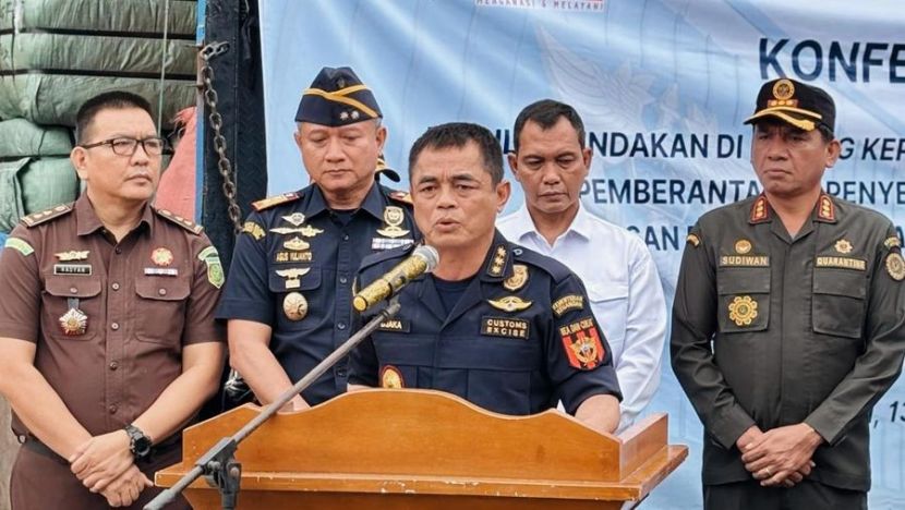 印尼查获价值15.1亿盾的非法进口旧衣服