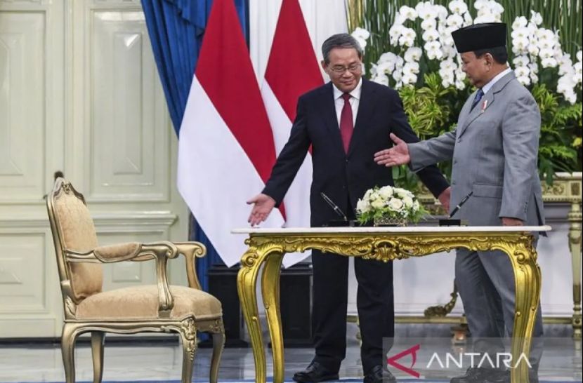 中国国务院总理祝贺印尼建国八十周年