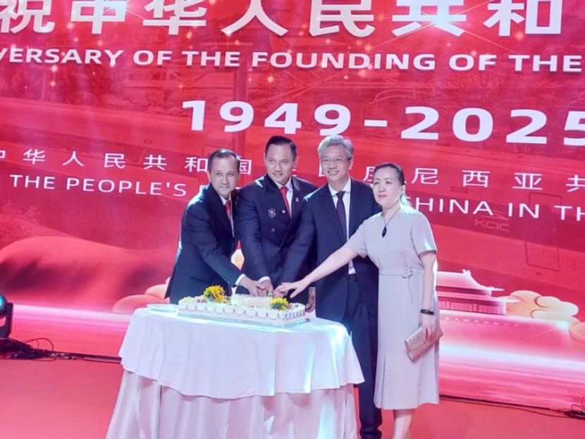 中国大使馆举行国庆76周年招待会