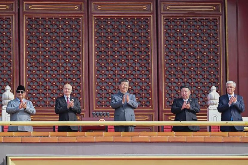 总统普拉博沃8小时访华后返回印尼