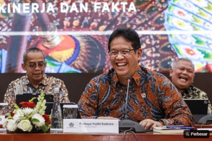 财政部长怒斥海关官员“星巴克开会”涉包庇烟贩