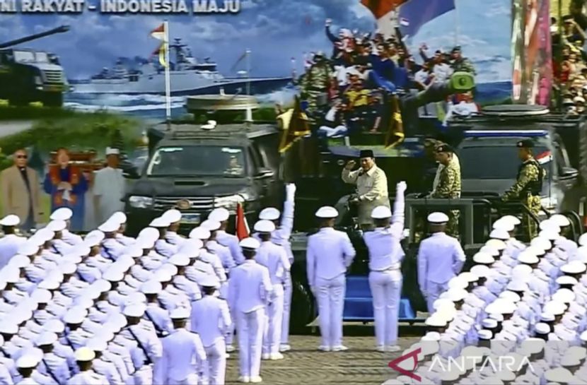 普拉博沃感谢军队对国家的贡献