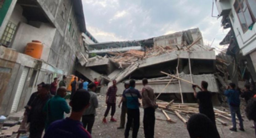 印尼东爪哇学校坍塌致3死38失踪