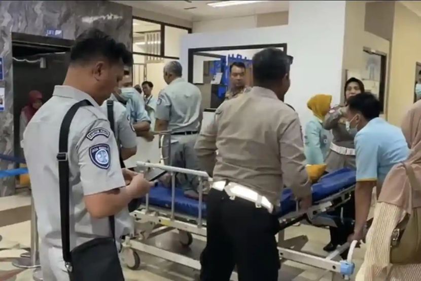 印尼西爪哇三车相撞致5死38伤