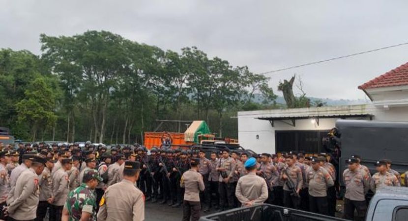 东爪哇警局遭冲击局长遭掳走国旗被降下