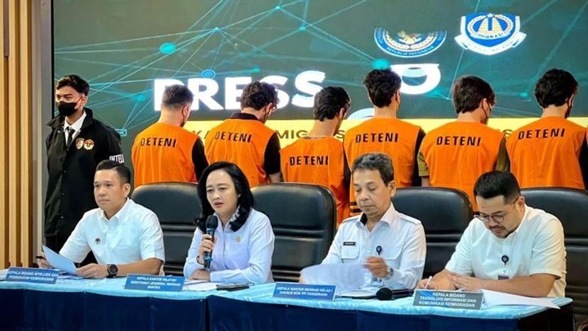 印尼移民局抓获十名滥用投资签证的外国人