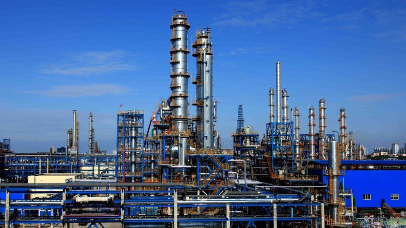 印尼重化工业新机遇：18个项目600万亿印尼盾