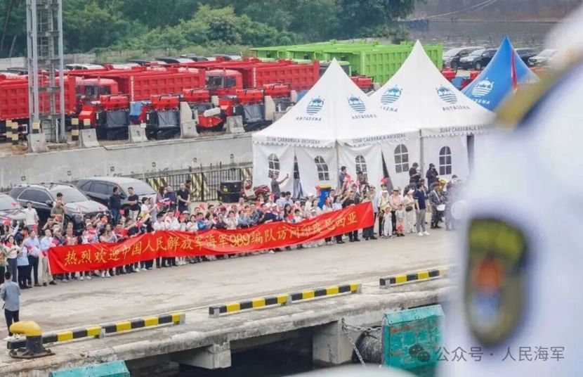 中国海军编队抵达印尼进行友好访问