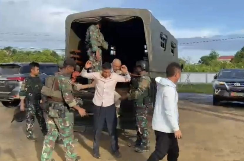 多名同胞被带往移民局时疑遭殴打