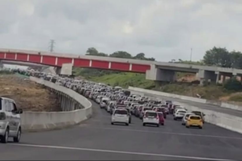 印尼新首都高速公路出现大规模拥堵