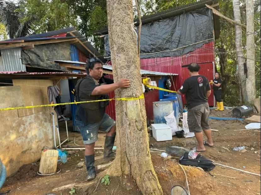 印尼警方突击取缔非法金矿，外籍工人集体失踪