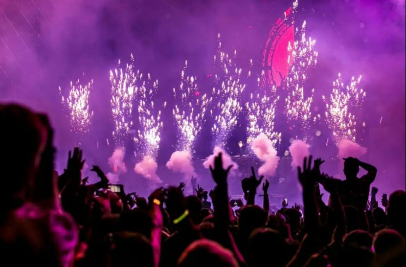 印尼各地推出特色跨年表演活动