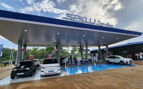 华为助力印尼首座液冷电车充电站