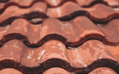 印尼推动普及使用黏土瓦屋顶