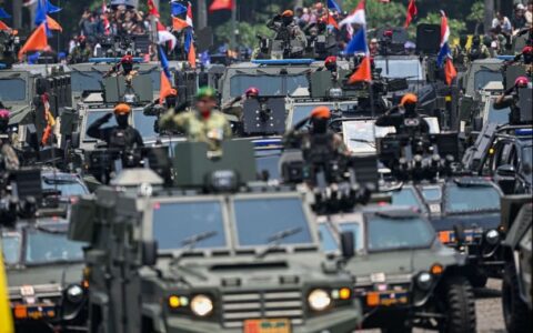 印尼军队紧急宣布全国进入最高戒备状态