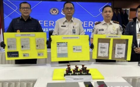 雅加达破获跨国假护照走私案