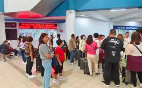 再有移民官向外籍游客非法索要钱财