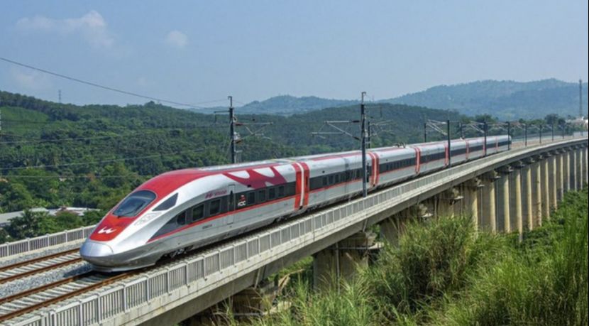 雅万高铁延伸到泗水已获普拉博沃批准