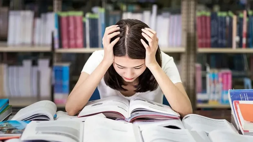 掌柜说：生意在印尼，孩子就该在印尼读书