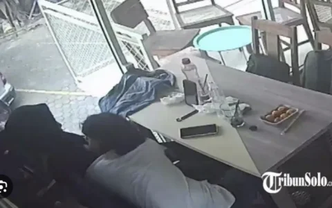 印尼情侣在餐厅当众不雅行为视频疯传